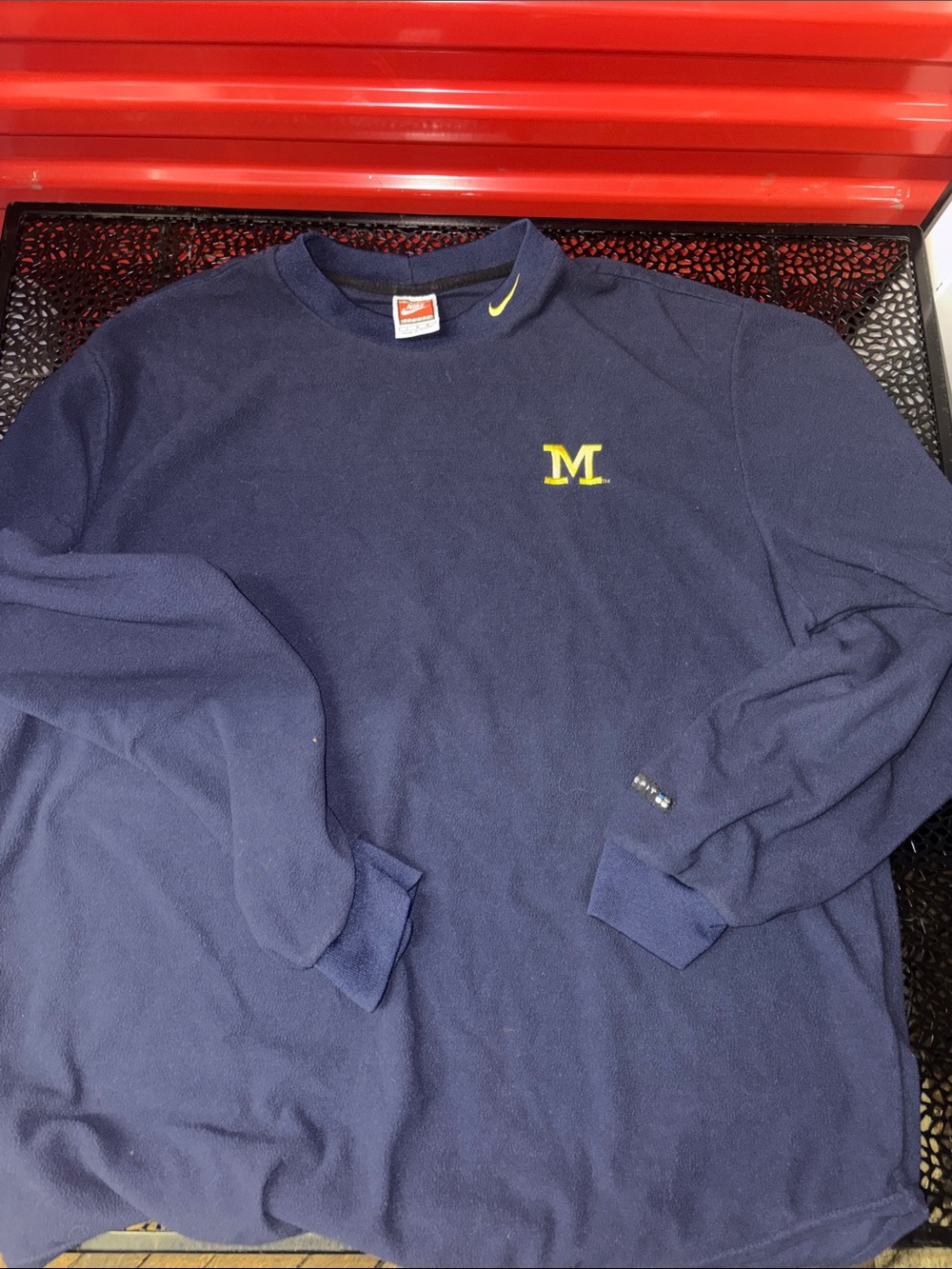 Nike team issue vintage size large embroidered logo on chest and on neck nice